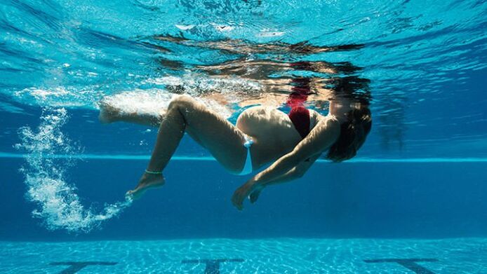 Schwimmen ist eine Methode zur Vorbeugung und Behandlung von Krampfadern während der Schwangerschaft
